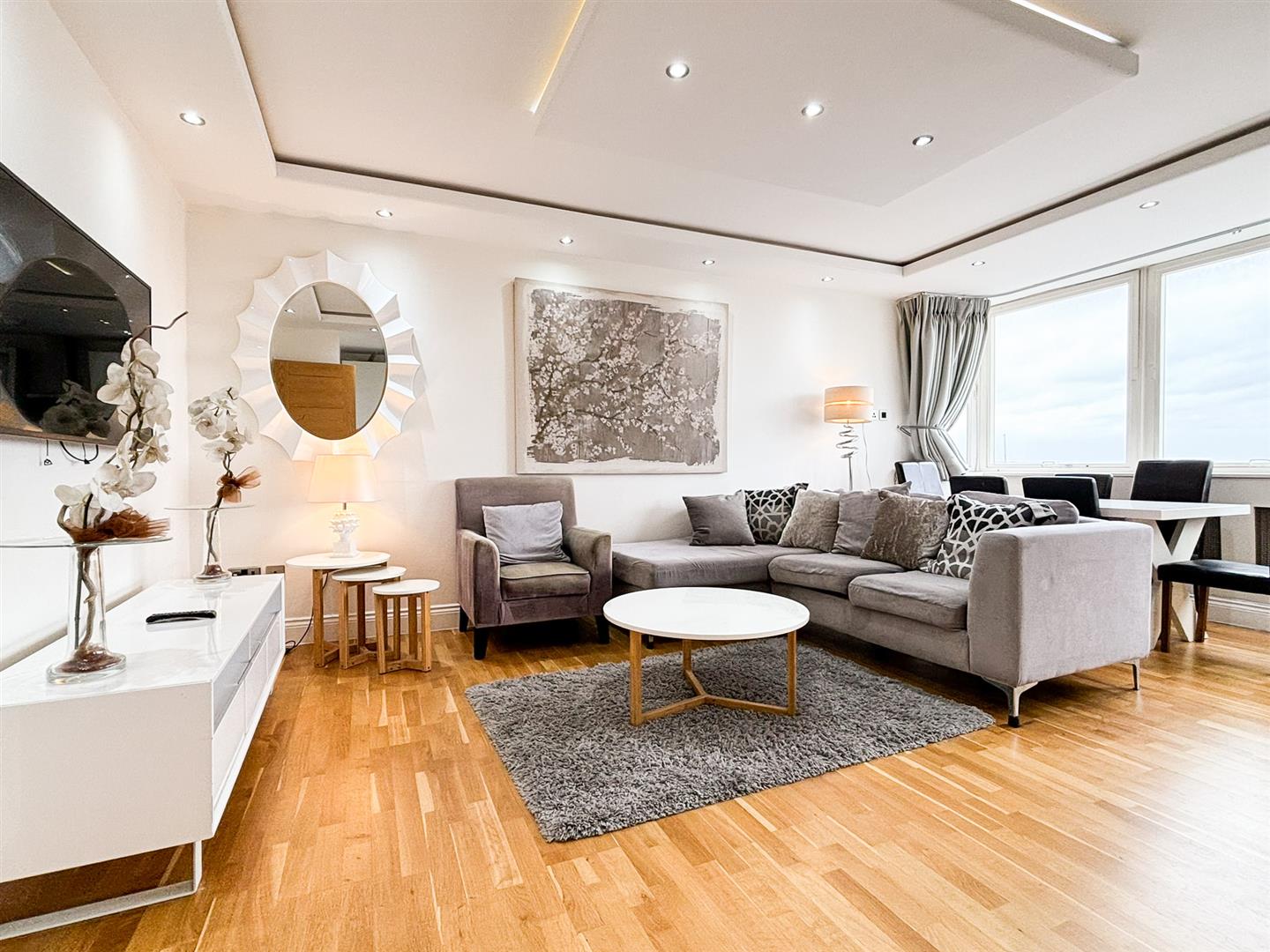 2 bed property in Porchester Place, Hyde Park